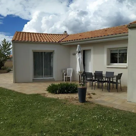 Maison Familiale Avec Piscine Privee Et Parking A - Fr-1-336-120 *