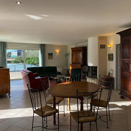 Maison Familiale Avec Piscine Privee Et Parking A - Fr-1-336-120 *