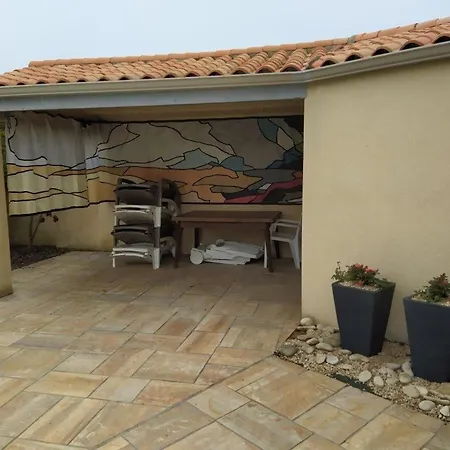 Holiday home Maison Familiale Avec Piscine Privee Et Parking A - Fr-1-336-120