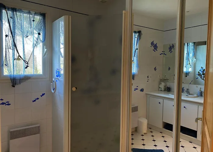 Maison Familiale Avec Piscine Privee Et Parking A - Fr-1-336-120 別荘 *