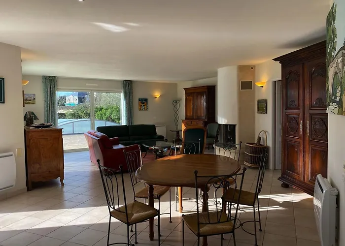 Maison Familiale Avec Piscine Privee Et Parking A - Fr-1-336-120 *