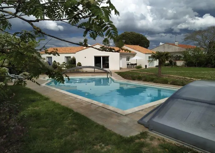 Maison Familiale Avec Piscine Privee Et Parking A - Fr-1-336-120 別荘 *